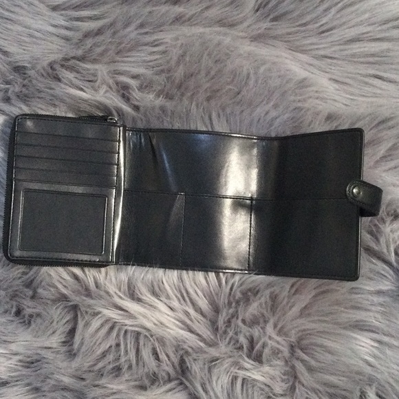 Coach woman’s trifold leather black wallet - Picture 2 of 7